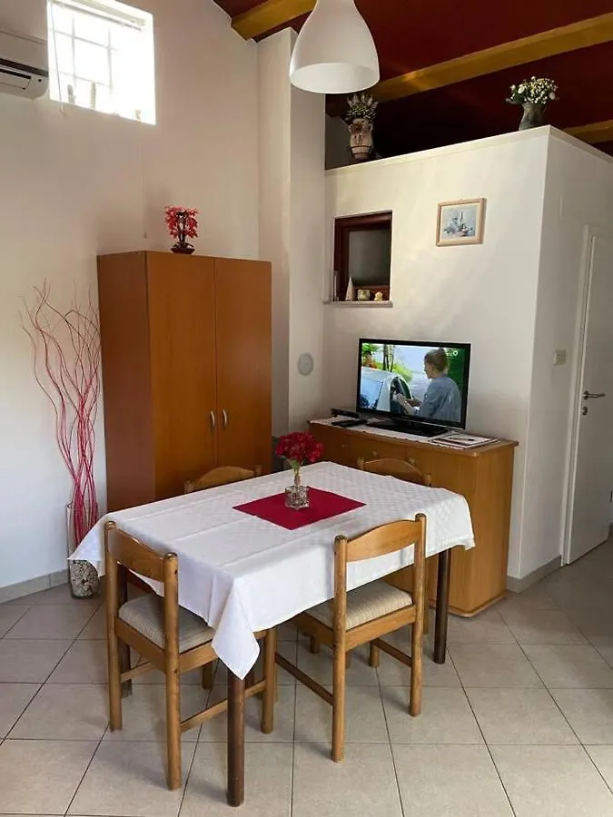 Cosy Apartment Near The Beach In Medulin Croatia